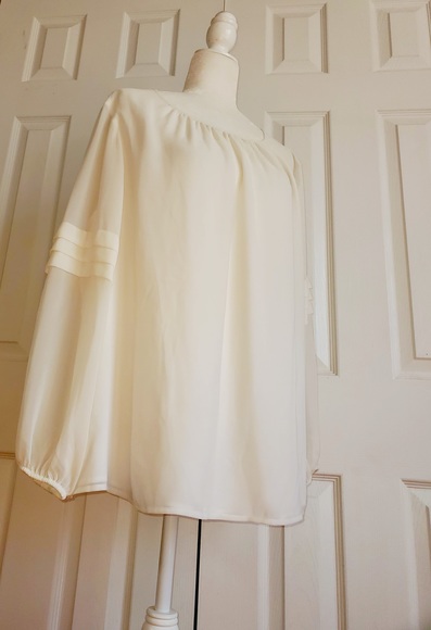 Vince Camuto pleated sleeve blouse - Picture 4 of 7